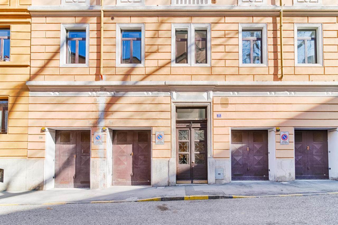 Frida Apartment Nuovo Luminoso Con Vista Aperta Trieste Exteriör bild